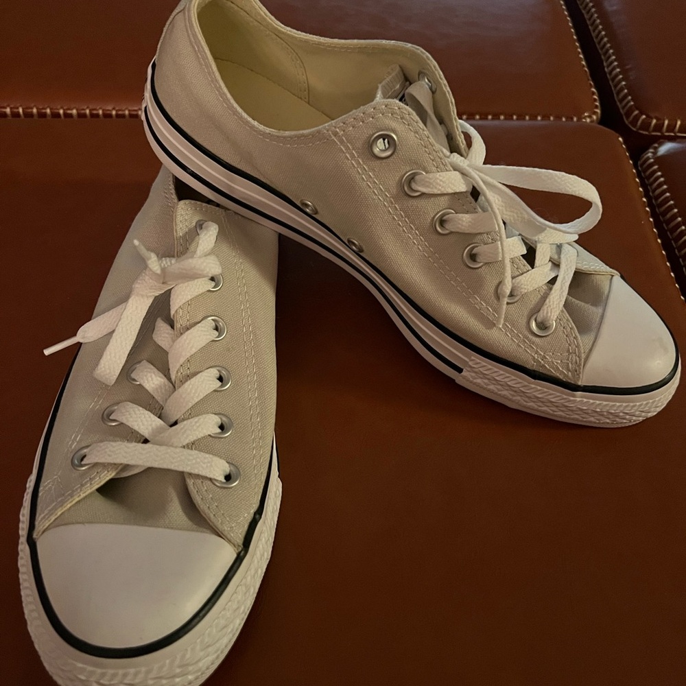 EUC Women’s Converse Off-White Canvas Sneakers, 10 - Picture 2 of 9